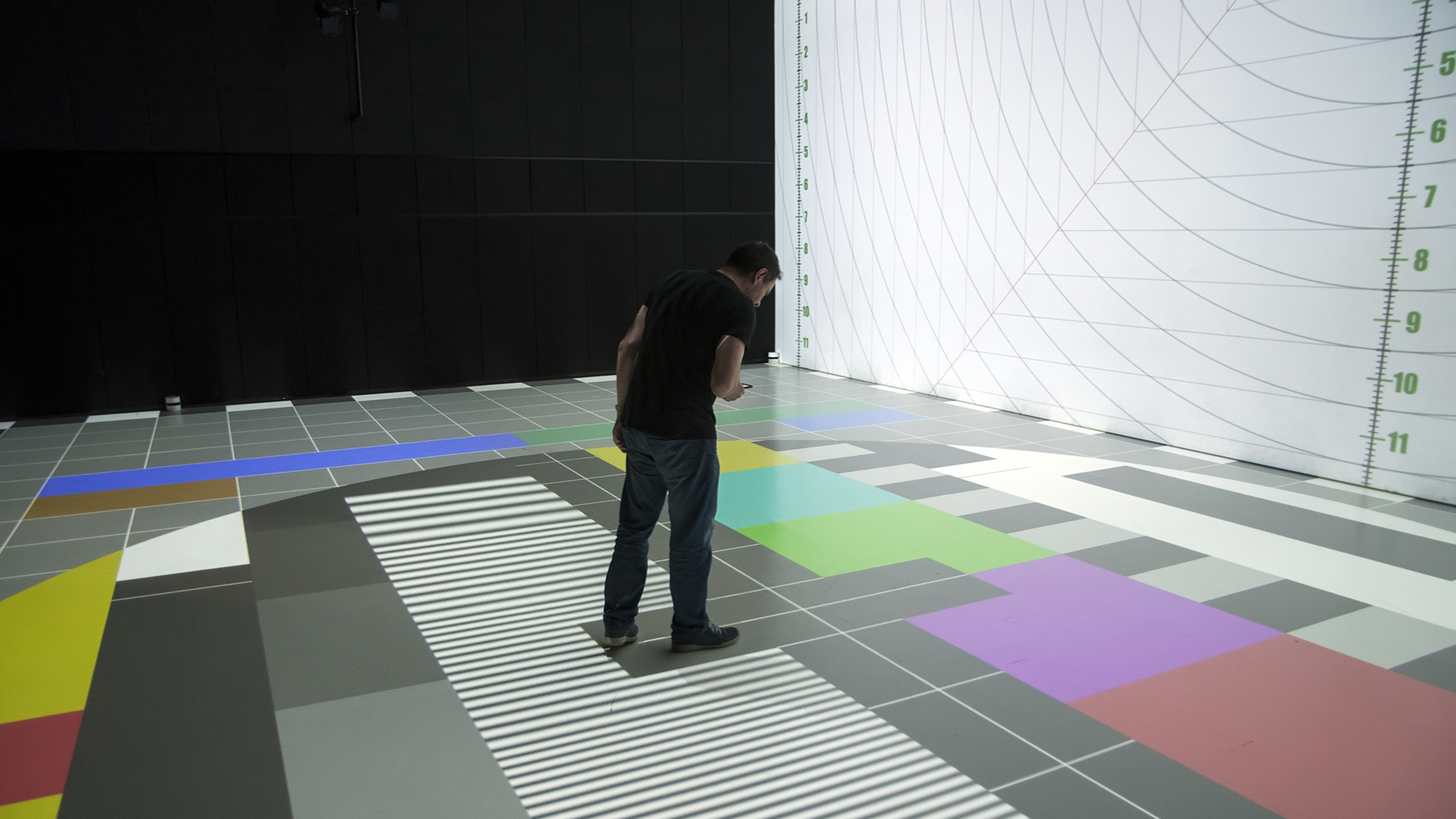 Test pattern on Floor, calibration pattern on wall
